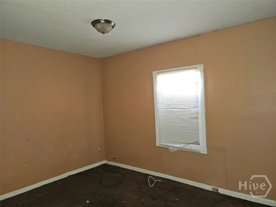 Attention investors and cash buyers! Check out this 4-bedroom - photo 17