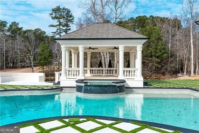 Extraordinary, fully renovated gated estate offering a rare - photo 18