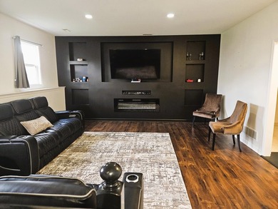 Welcome to this beautifully updated quad-level home that - photo 18