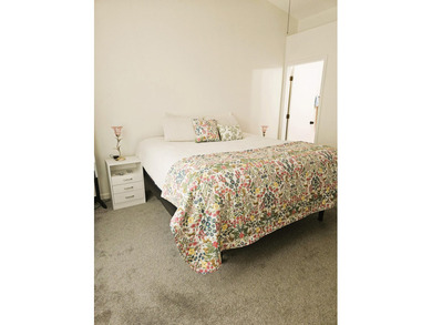 Welcome to this beautifully updated quad-level home that - photo 27