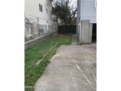 WHY RENT WHEN YOU CAN OWN? AFFORDABLE TOWNHOUSE IN MIDLAND BEACH - photo 15