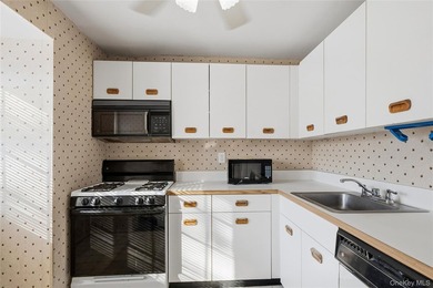 Enjoy easy, low-maintenance living in this upper level, 1 - photo 16