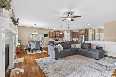 Welcome home to this stunning Kettler-built ranch in desirable - photo 2