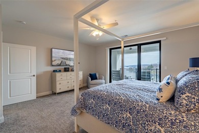 Ultra-luxury lakefront living at Cypress-recently repositioned - photo 33