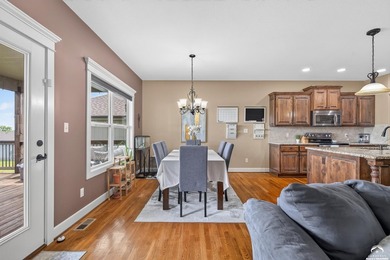 Welcome home to this stunning Kettler-built ranch in desirable - photo 3