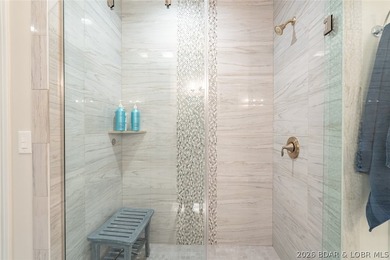 Ultra-luxury lakefront living at Cypress-recently repositioned - photo 36