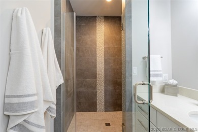 Ultra-luxury lakefront living at Cypress-recently repositioned - photo 46