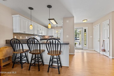 Beautifully maintained and spacious 3-bedroom, 2.5-bath - photo 3