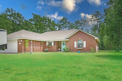 This well maintained home is one family owned and very loved and - Lake Home For Sale in Onalaska, Texas