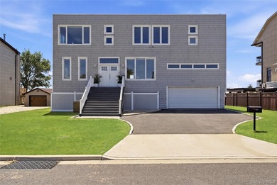 Don't miss this stunning 5-bedroom, 3-bath Waterfront - photo 1