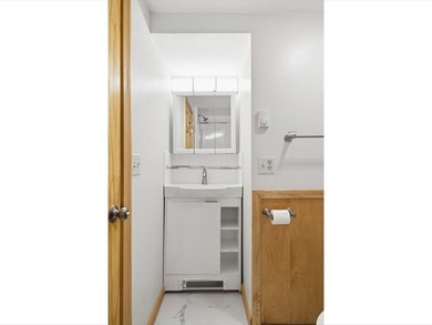 Beautifully Renovated 3BR/2BA Tri-Level Home with Exceptional - photo 21