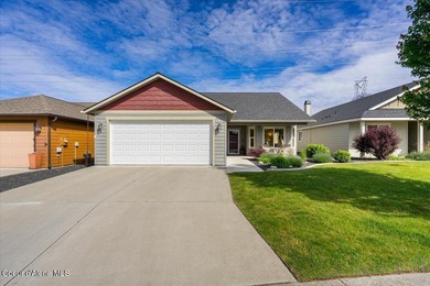 Discover relaxed lakelife living at in the coveted Cove at - photo 2