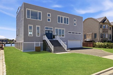 Don't miss this stunning 5-bedroom, 3-bath Waterfront - photo 2