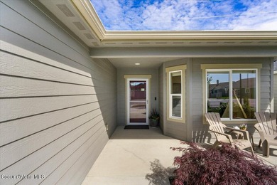 Discover relaxed lakelife living at in the coveted Cove at - photo 4