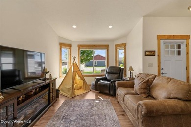 Discover relaxed lakelife living at in the coveted Cove at - photo 8