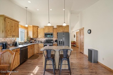 Discover relaxed lakelife living at in the coveted Cove at - photo 10