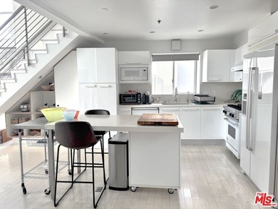 CORNER LOFT | SECOND FLOOR | STUNNING LIGHT l MARINA DEL REY - photo 11