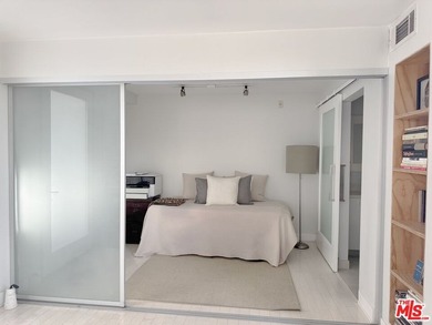 CORNER LOFT | SECOND FLOOR | STUNNING LIGHT l MARINA DEL REY - photo 17