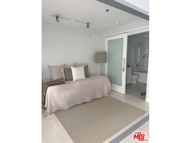CORNER LOFT | SECOND FLOOR | STUNNING LIGHT l MARINA DEL REY - photo 18