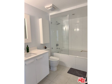 CORNER LOFT | SECOND FLOOR | STUNNING LIGHT l MARINA DEL REY - photo 19