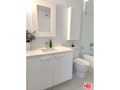 CORNER LOFT | SECOND FLOOR | STUNNING LIGHT l MARINA DEL REY - photo 20