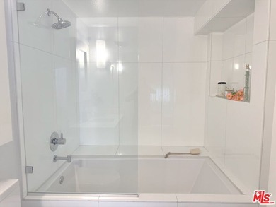 CORNER LOFT | SECOND FLOOR | STUNNING LIGHT l MARINA DEL REY - photo 21