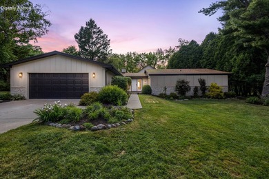 Stunning fully renovated 5BR/4.5BA ranch on secluded .88-acre - photo 3