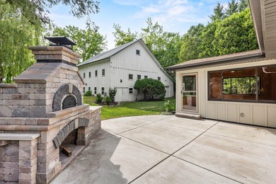 Stunning fully renovated 5BR/4.5BA ranch on secluded .88-acre - photo 5