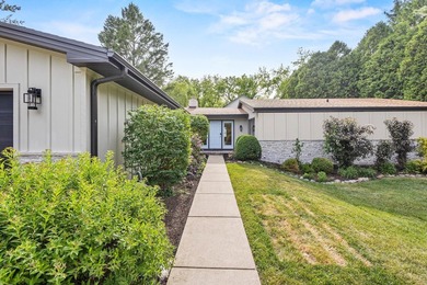 Stunning fully renovated 5BR/4.5BA ranch on secluded .88-acre - photo 7