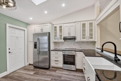 BEST VALUE in the community! Bright Corner Villa with Water - photo 4