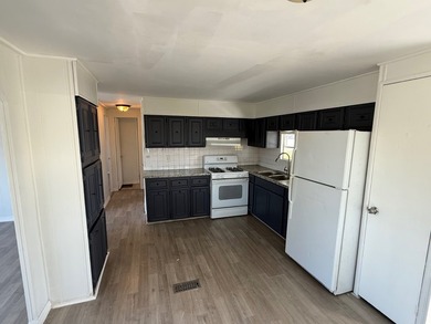 Just listed is this move-in ready 2-bedroom 2-bathroom located - photo 6