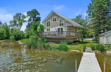 Lake life doesn't have to mean a huge house--just the perfect - photo 1