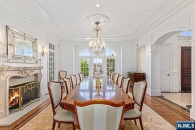 A decorators showplace! Beverly Hills Regency-Style Colonial - photo 11