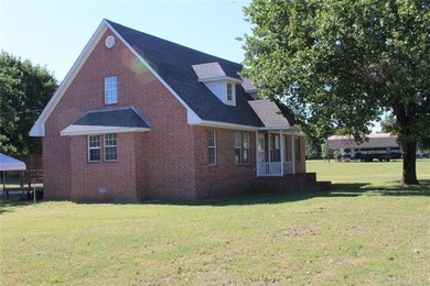 NEW PRICE!! Welcome to this bright and open 3-bedroom, 2.5-bath - photo 11