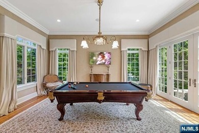 A decorators showplace! Beverly Hills Regency-Style Colonial - photo 14