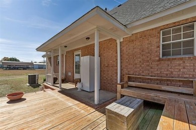NEW PRICE!! Welcome to this bright and open 3-bedroom, 2.5-bath - photo 14