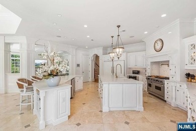 A decorators showplace! Beverly Hills Regency-Style Colonial - photo 18