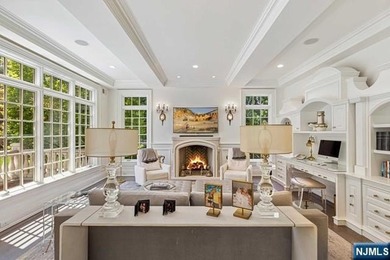 A decorators showplace! Beverly Hills Regency-Style Colonial - photo 21