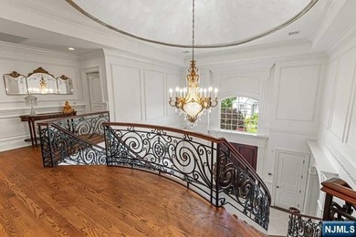 A decorators showplace! Beverly Hills Regency-Style Colonial - photo 22