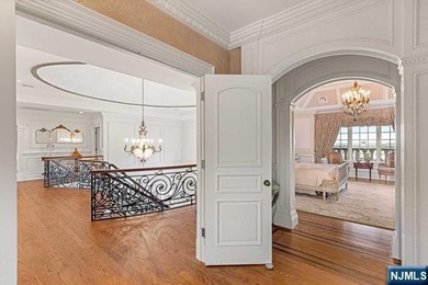 A decorators showplace! Beverly Hills Regency-Style Colonial - photo 23