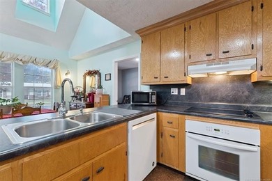 NEW PRICE!! Welcome to this bright and open 3-bedroom, 2.5-bath - photo 31