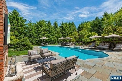 A decorators showplace! Beverly Hills Regency-Style Colonial - photo 32