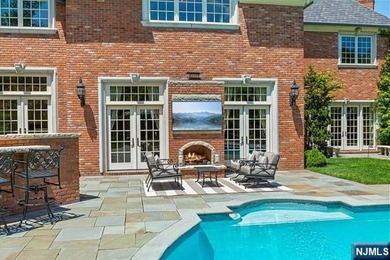 A decorators showplace! Beverly Hills Regency-Style Colonial - photo 33