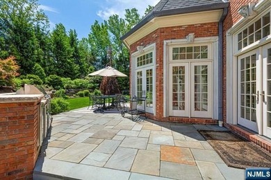 A decorators showplace! Beverly Hills Regency-Style Colonial - photo 37