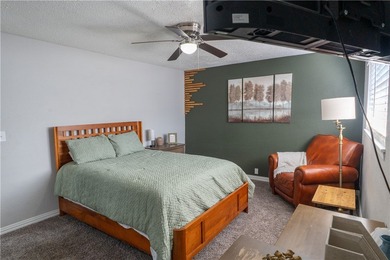 Bright and stylish 2-bedroom condo in Central City featuring an - photo 5
