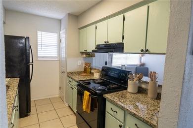 Bright and stylish 2-bedroom condo in Central City featuring an - photo 6