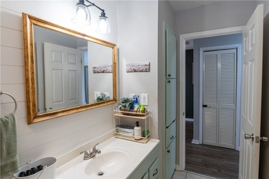 Bright and stylish 2-bedroom condo in Central City featuring an - photo 7