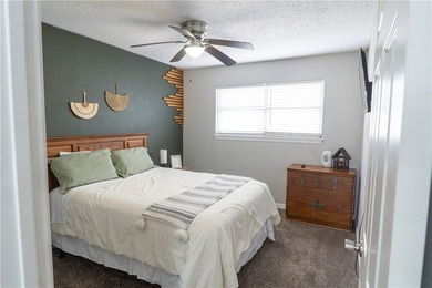 Bright and stylish 2-bedroom condo in Central City featuring an - photo 8