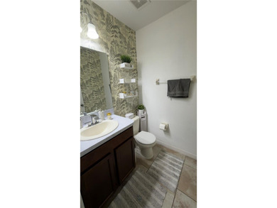 Beautiful 4-bedroom, 2.5-bathroom townhouse located in the - photo 12