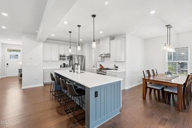 Enjoy this beautiful 3-bedroom, 2.5-bath home with a screened - photo 12